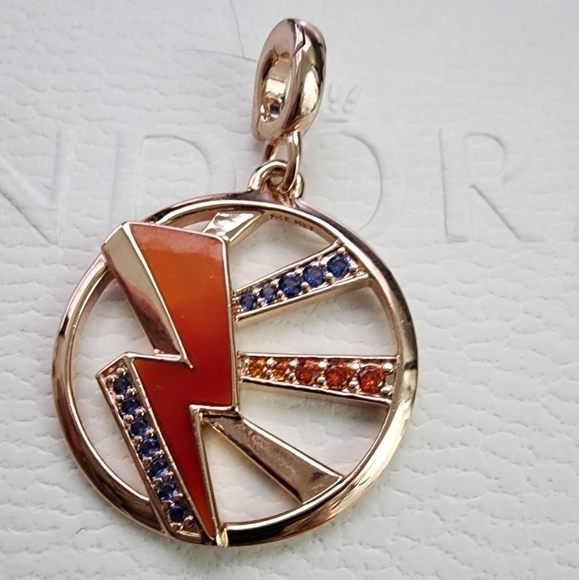 Pandora ME Light Me Up Medallion - Picture 3 of 9